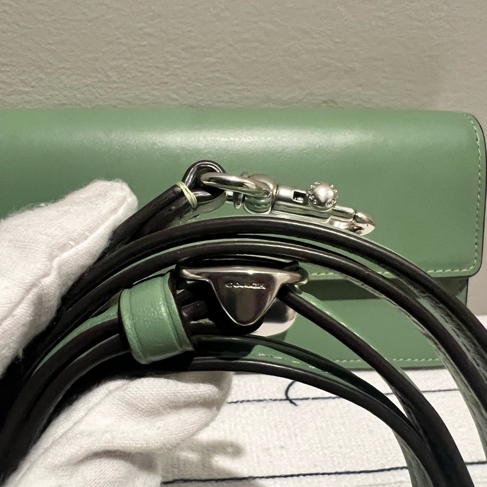 Coach Eliza Flap Crossbody/Clutch, like new R$298 - Picture 9 of 16
